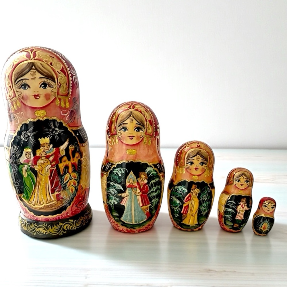 VINTAGE Russian Signed Matryoshka Fairytale 5 Wooden Hand Painted Nesting Dolls - Picture 2 of 7